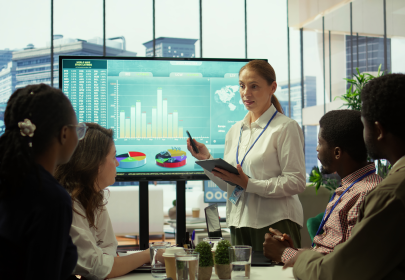 How Business Intelligence Tools Help UAE Companies Stay Competitive